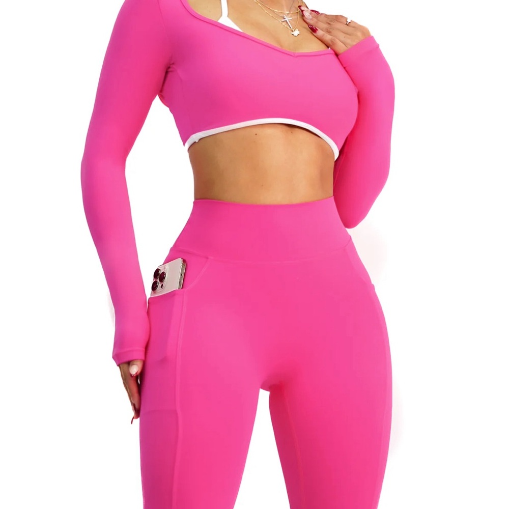 This is a Fitness Fashioness Set, Medium size, Fuscia Pink